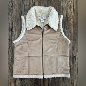 Jones Wear Sport Women's Size 4 Tan Suede Vest w/Faux Sherpa Lining Vtg